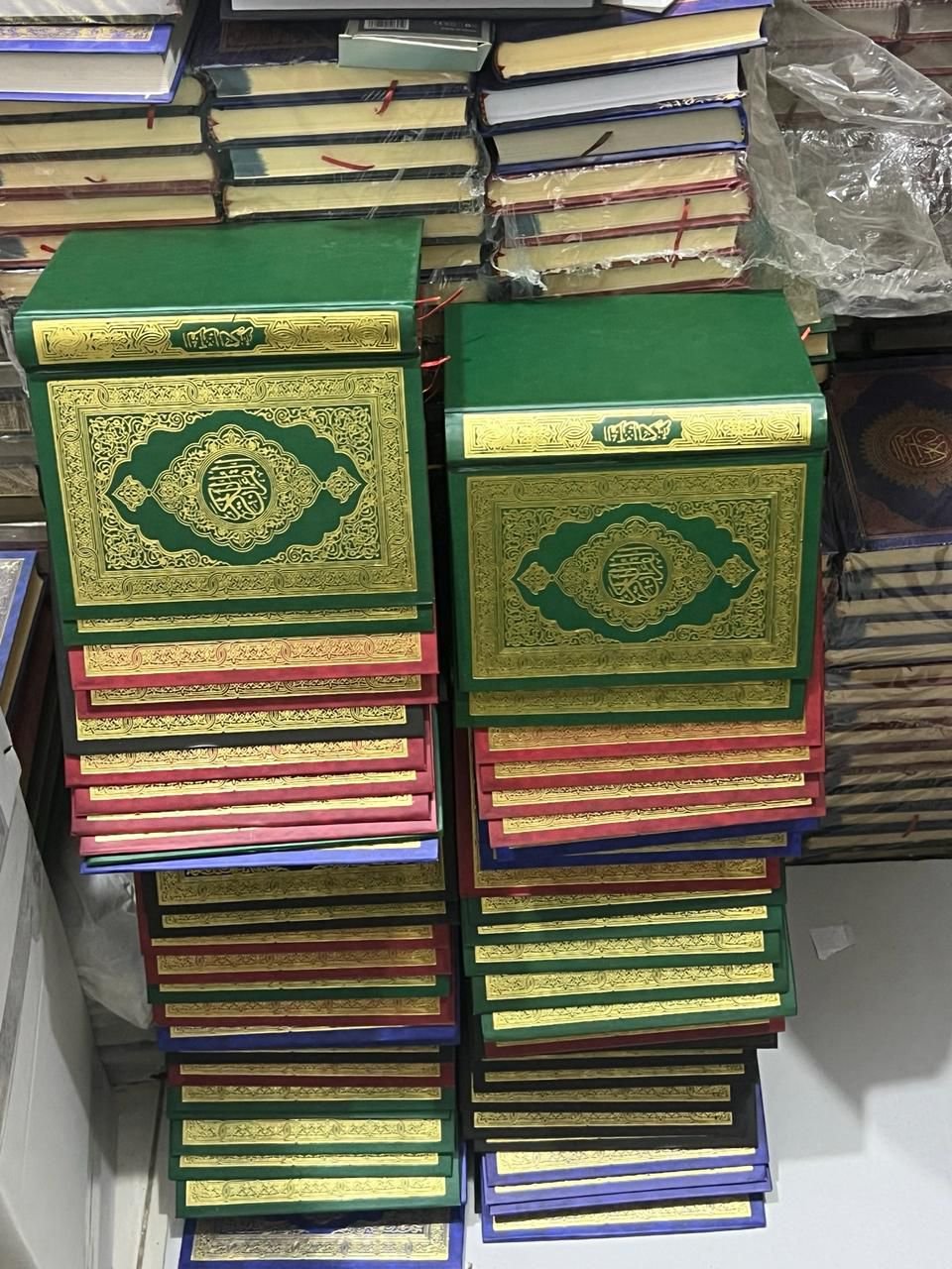 WhatsApp Image 2026-03-10 at 8.12.40 PM عرض سهم الخير الذهبي: كرتونة 50 مصحف شمواه (أعلى جودة ورق) + 50 شنطة قماش فاخرة مجاناً - Image 1